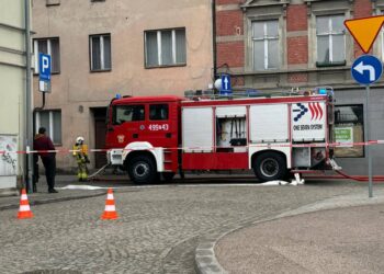 Płonął budynek gospodarczy w centrum miasta