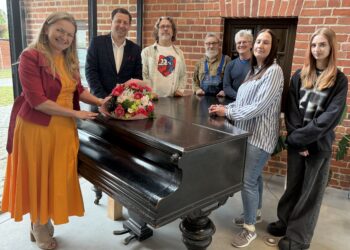 Kulturalni bohaterowie Zdun z życzeniami od burmistrza