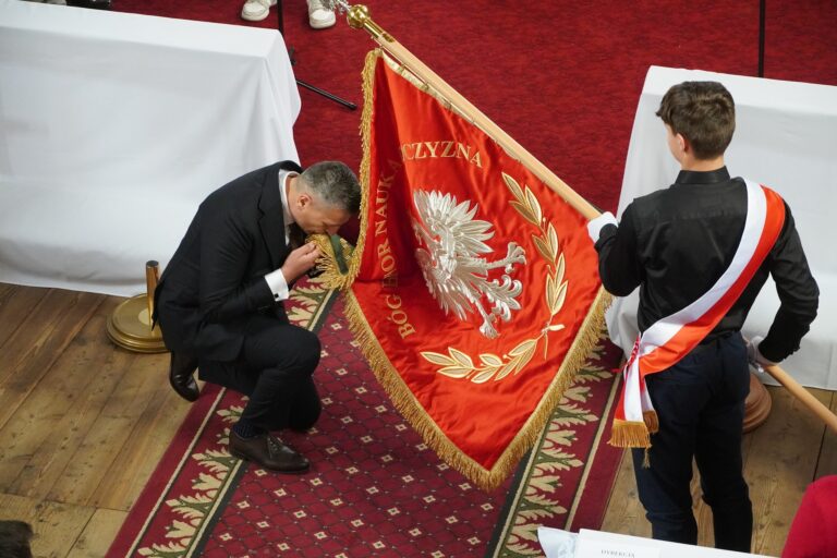 Nowy sztandar ZSTO – symbol tradycji i odpowiedzialności