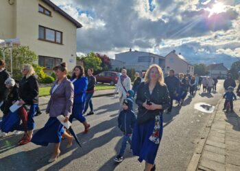 Uroczystość poświęcenia przydrożnych krzyży we Wrotkowie