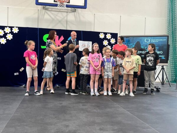 BS nagrodził młodych