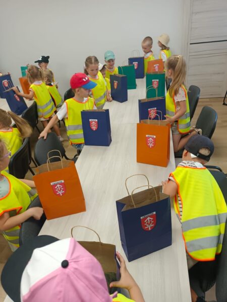 Przedszkolaki z Cieszkowa w Urzędzie Gminy