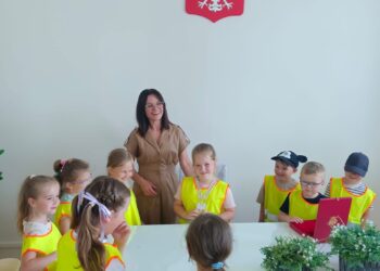 Przedszkolaki z Cieszkowa w Urzędzie Gminy