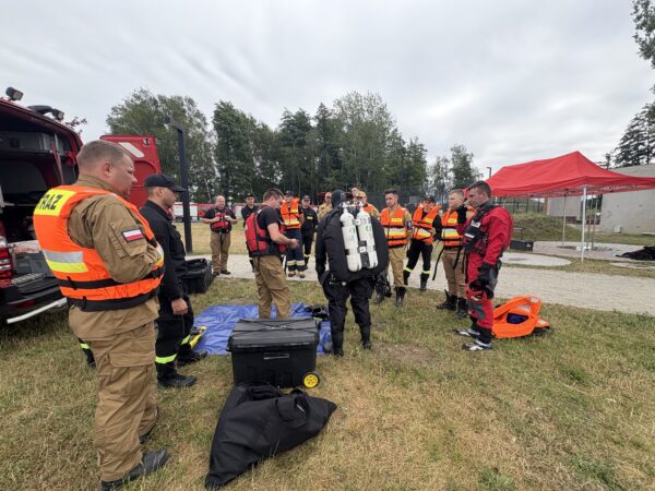Ćwiczenia wodne na jeziorze Odrzykowskim