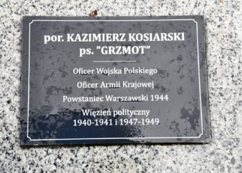 Znicze pamięci na grobach Powstańców