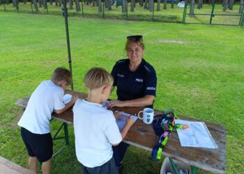 Policyjna prelekcja na milickim kąpielisku