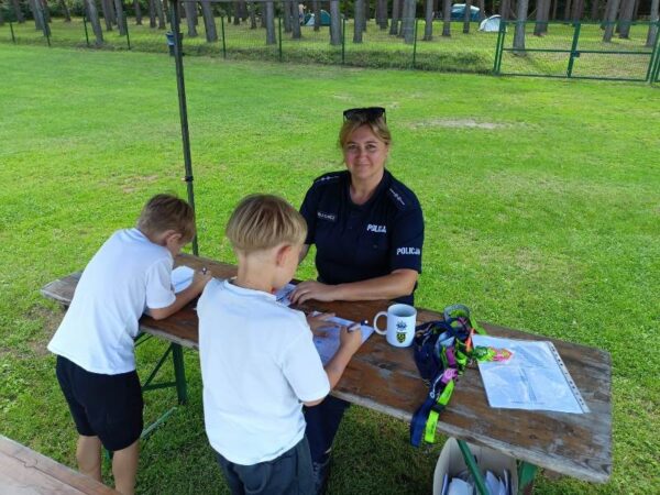 Policyjna prelekcja na milickim kąpielisku