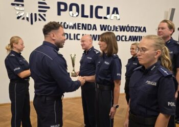 Miliccy policjanci na podium