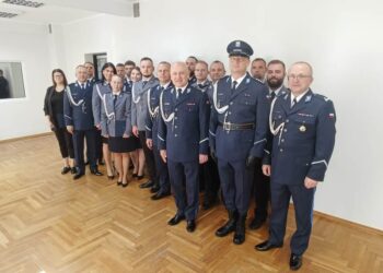 Miliccy policjanci z awansami i nagrodami