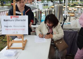 Senioralia z książkami i rękodziełem