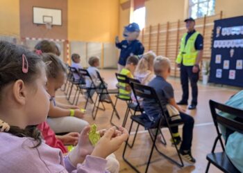 Pierwszaki uczyły się bezpieczeństwa na drodze