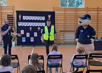 Pierwszaki uczyły się bezpieczeństwa na drodze