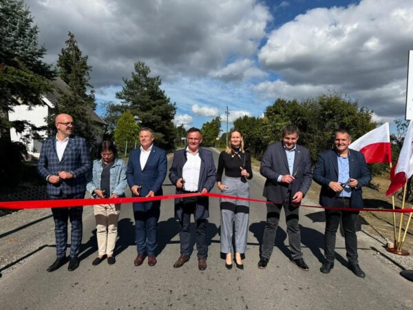 Nowy odcinek drogi w powiecie milickim