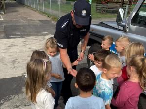 Dzielnicowy w milickich przedszkolach