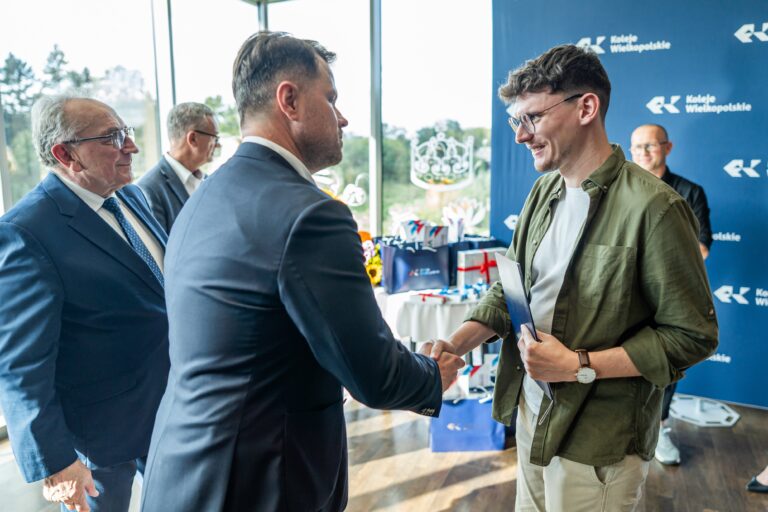Nowe pojazdy, rozstrzygniecie konkursu „Pociąg do sztuki” oraz Targi TRAKO.