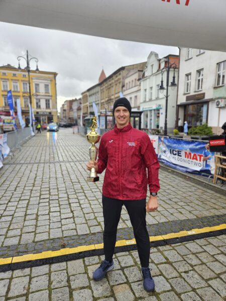 Szymon Winiarski zwycięża w Ostrowie Wielkopolskim!