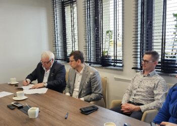 Rusza budowa nowej studni w Zdunach. Inwestycja zapewni ciągłość dostaw wody.