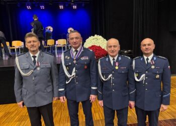 Miliccy policjanci wyróżnieni podczas uroczystości we Wrocławiu