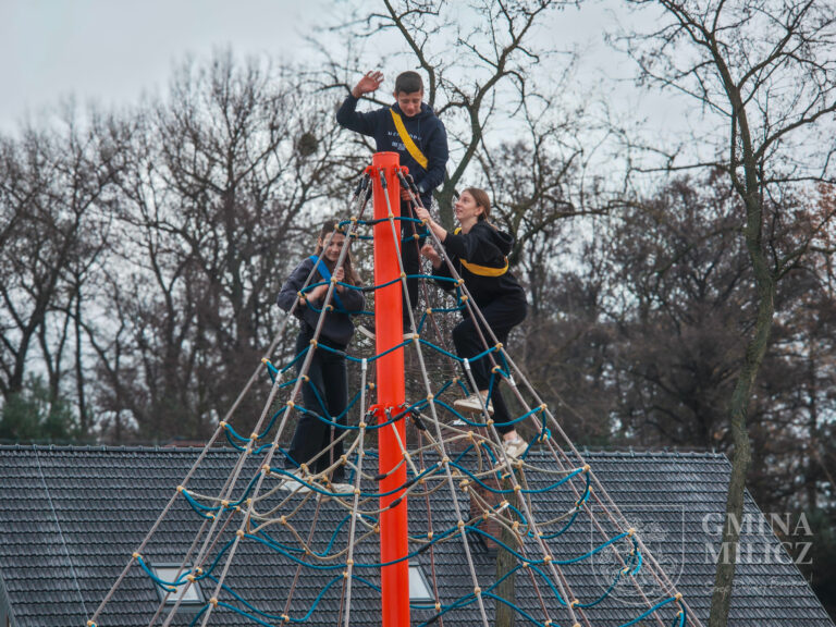 Nowy plac zabaw we Wziąchowie Wielkim