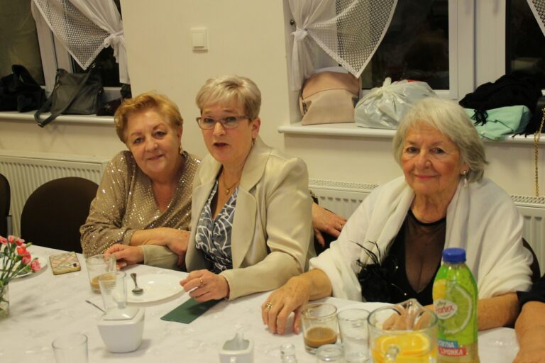 Zabawa andrzejkowa dla „młodzieży seniorów” w Zdunach