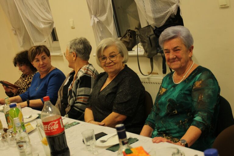 Zabawa andrzejkowa dla „młodzieży seniorów” w Zdunach