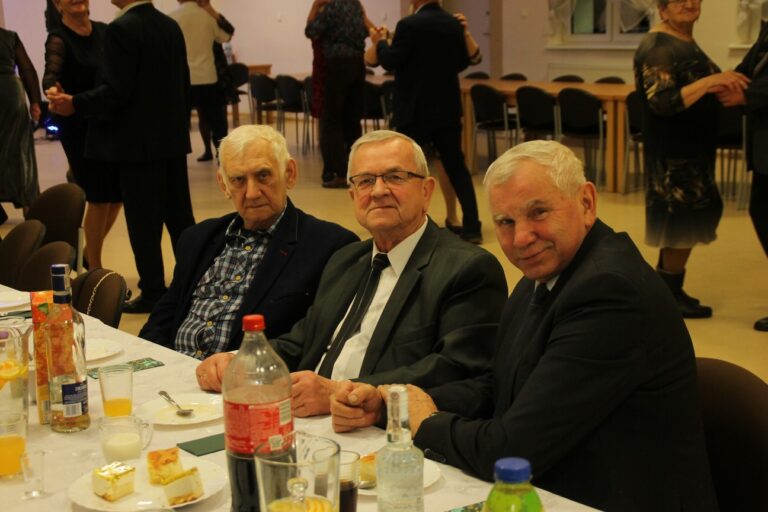 Zabawa andrzejkowa dla „młodzieży seniorów” w Zdunach