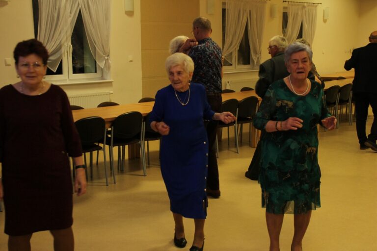 Zabawa andrzejkowa dla „młodzieży seniorów” w Zdunach