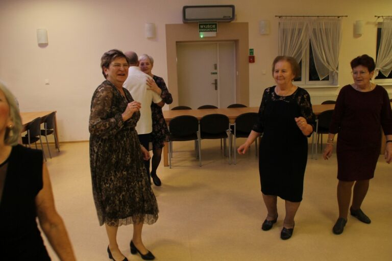 Zabawa andrzejkowa dla „młodzieży seniorów” w Zdunach
