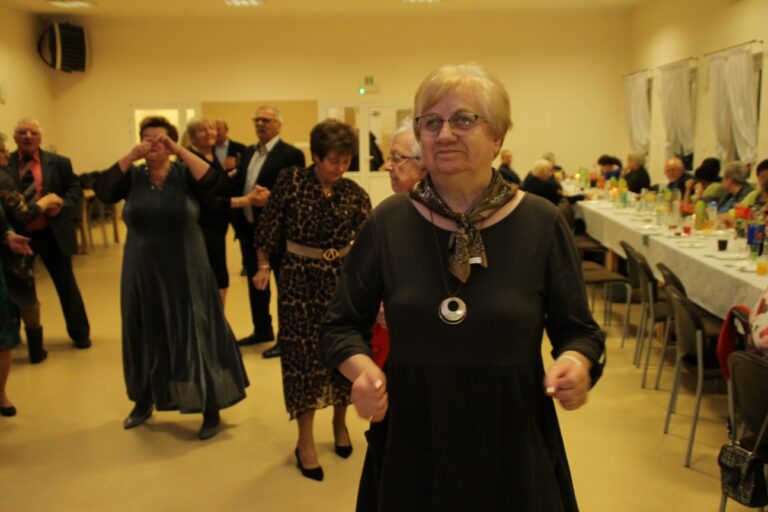 Zabawa andrzejkowa dla „młodzieży seniorów” w Zdunach
