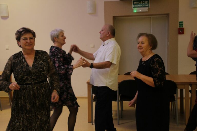 Zabawa andrzejkowa dla „młodzieży seniorów” w Zdunach