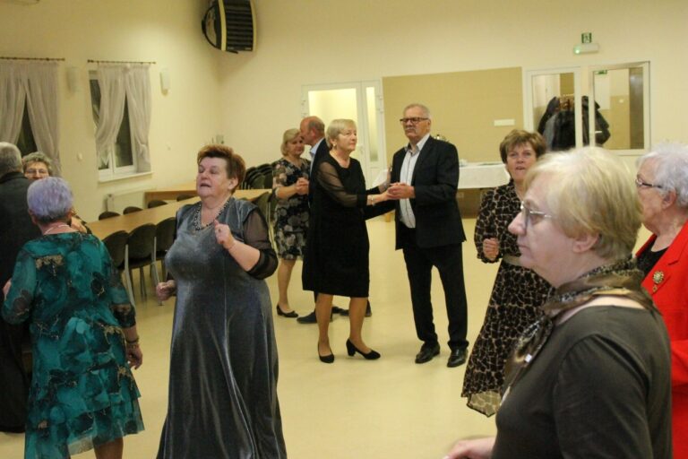 Zabawa andrzejkowa dla „młodzieży seniorów” w Zdunach