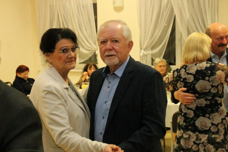 Zabawa andrzejkowa dla „młodzieży seniorów” w Zdunach