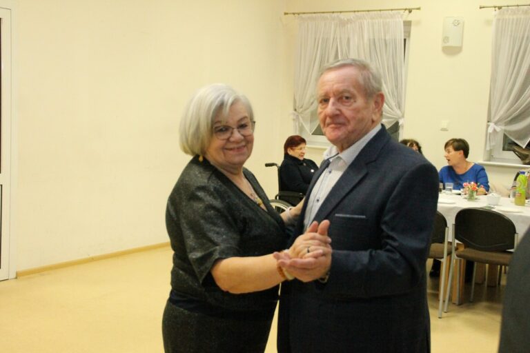 Zabawa andrzejkowa dla „młodzieży seniorów” w Zdunach