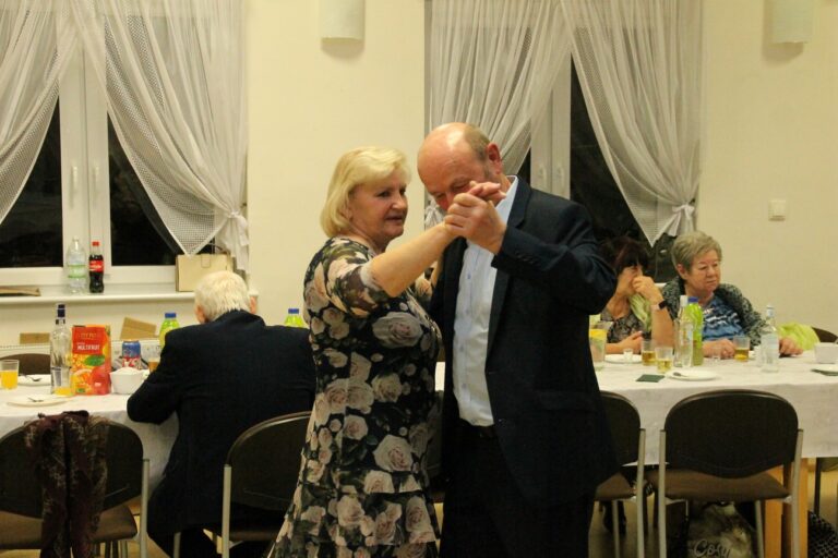 Zabawa andrzejkowa dla „młodzieży seniorów” w Zdunach