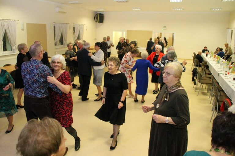 Zabawa andrzejkowa dla „młodzieży seniorów” w Zdunach