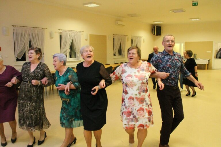 Zabawa andrzejkowa dla „młodzieży seniorów” w Zdunach