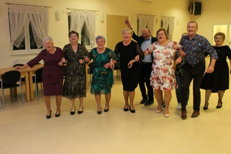 Zabawa andrzejkowa dla „młodzieży seniorów” w Zdunach