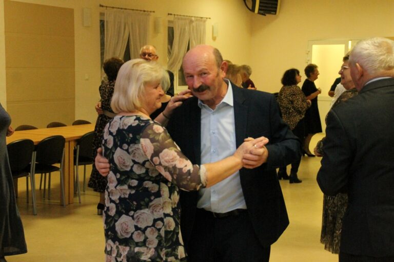 Zabawa andrzejkowa dla „młodzieży seniorów” w Zdunach