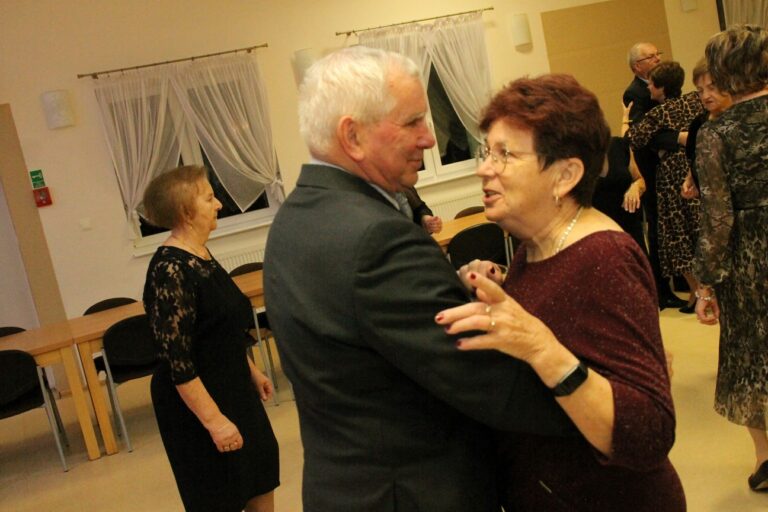 Zabawa andrzejkowa dla „młodzieży seniorów” w Zdunach
