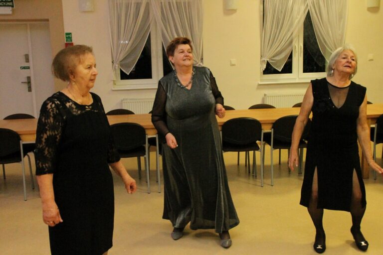 Zabawa andrzejkowa dla „młodzieży seniorów” w Zdunach