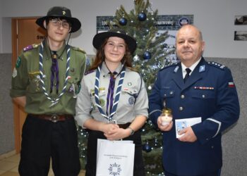 Światło Pokoju przekazane policjantom