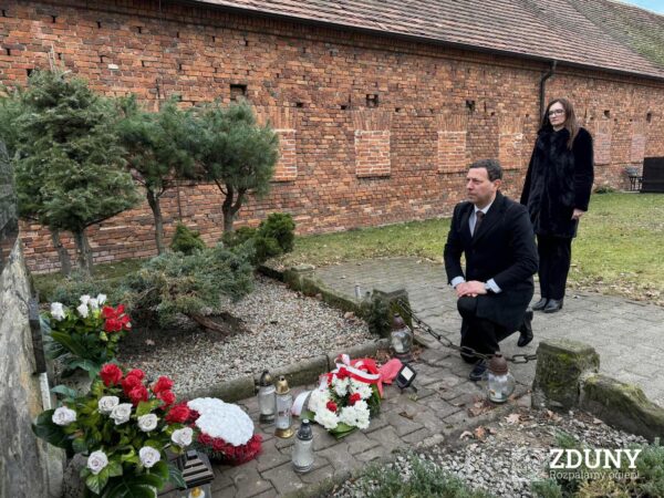 Wiązanki na mogiłach powstańczych w Zdunach i Baszkowie
