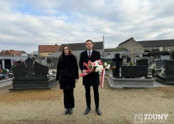 Wiązanki na mogiłach powstańczych w Zdunach i Baszkowie