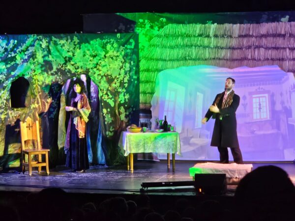 Muzyka brzmi, a chocholi taniec nie ustaje