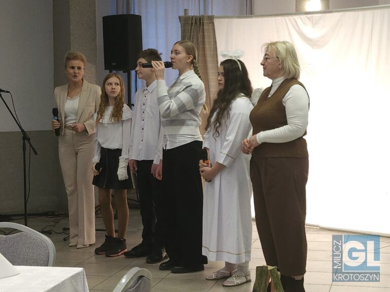 Uczniowie podstawówki w Roszkach zaprezentowali Jasełka