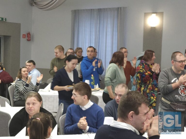 Uczniowie podstawówki w Roszkach zaprezentowali Jasełka