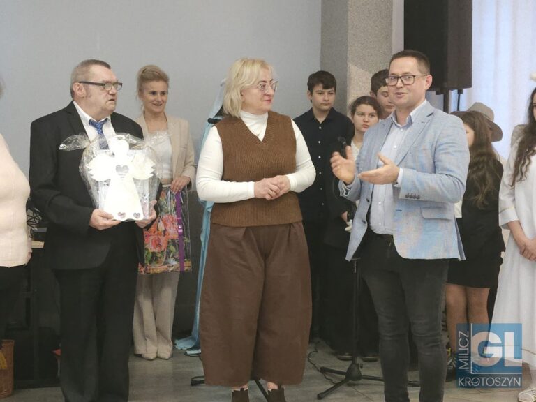 Uczniowie podstawówki w Roszkach zaprezentowali Jasełka