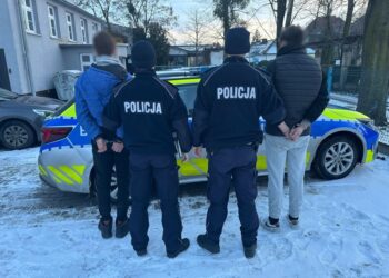 „Trzej Królowie” z narkotykami. Kontrola w Wierzchowicach zakończyła się zatrzymaniami