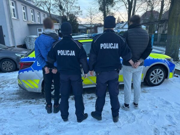 „Trzej Królowie” z narkotykami. Kontrola w Wierzchowicach zakończyła się zatrzymaniami