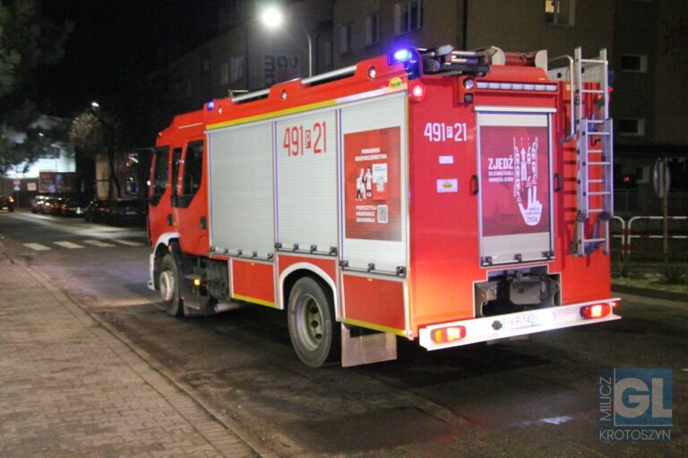 Zderzenie dwóch osobówek na krajówce. 91-latek wykonał nieprawidłowy manewr